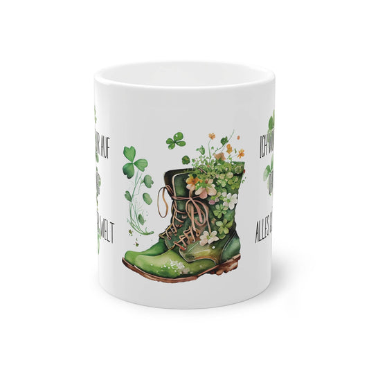 Geschenk zum Schulabschluss. Tasse verziert mit zarten Kleeblättern und dem herzlichen Text: "Ich wünsche dir auf deinem Weg alles Glück der Welt". Shoppe jetzt!