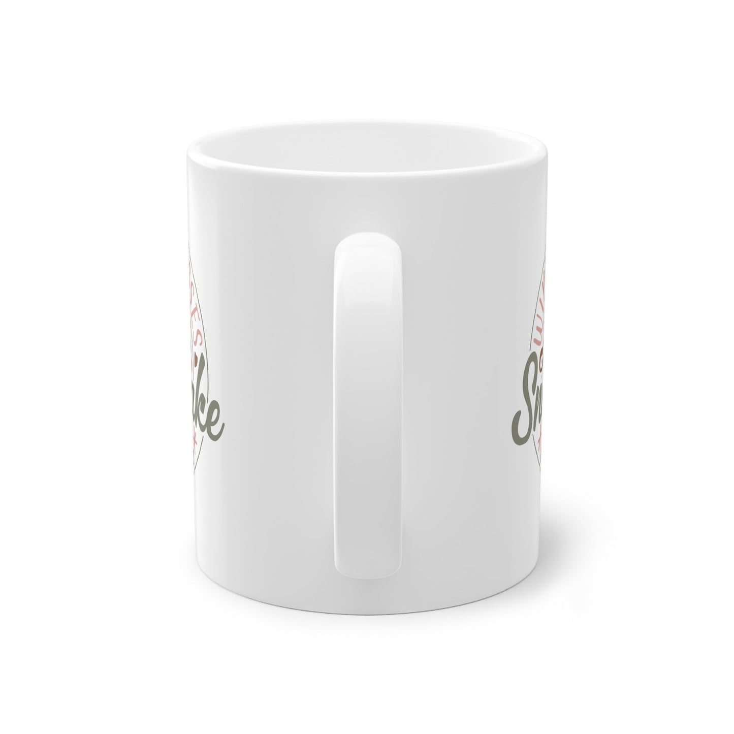 Entdecke unsere exklusive Tasse für Lieblingsmenschen mit dem bezaubernden Schriftzug "Winter Kisses and Snowflake Wishes". Ein zuckersüsses Geschenk zu Weihnachten