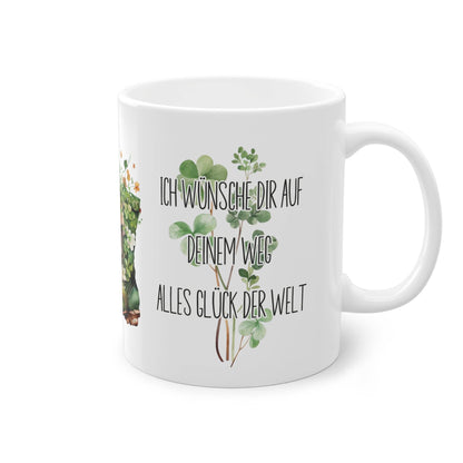 Geschenk zum Schulabschluss. Tasse verziert mit zarten Kleeblättern und dem herzlichen Text: "Ich wünsche dir auf deinem Weg alles Glück der Welt". Shoppe jetzt!