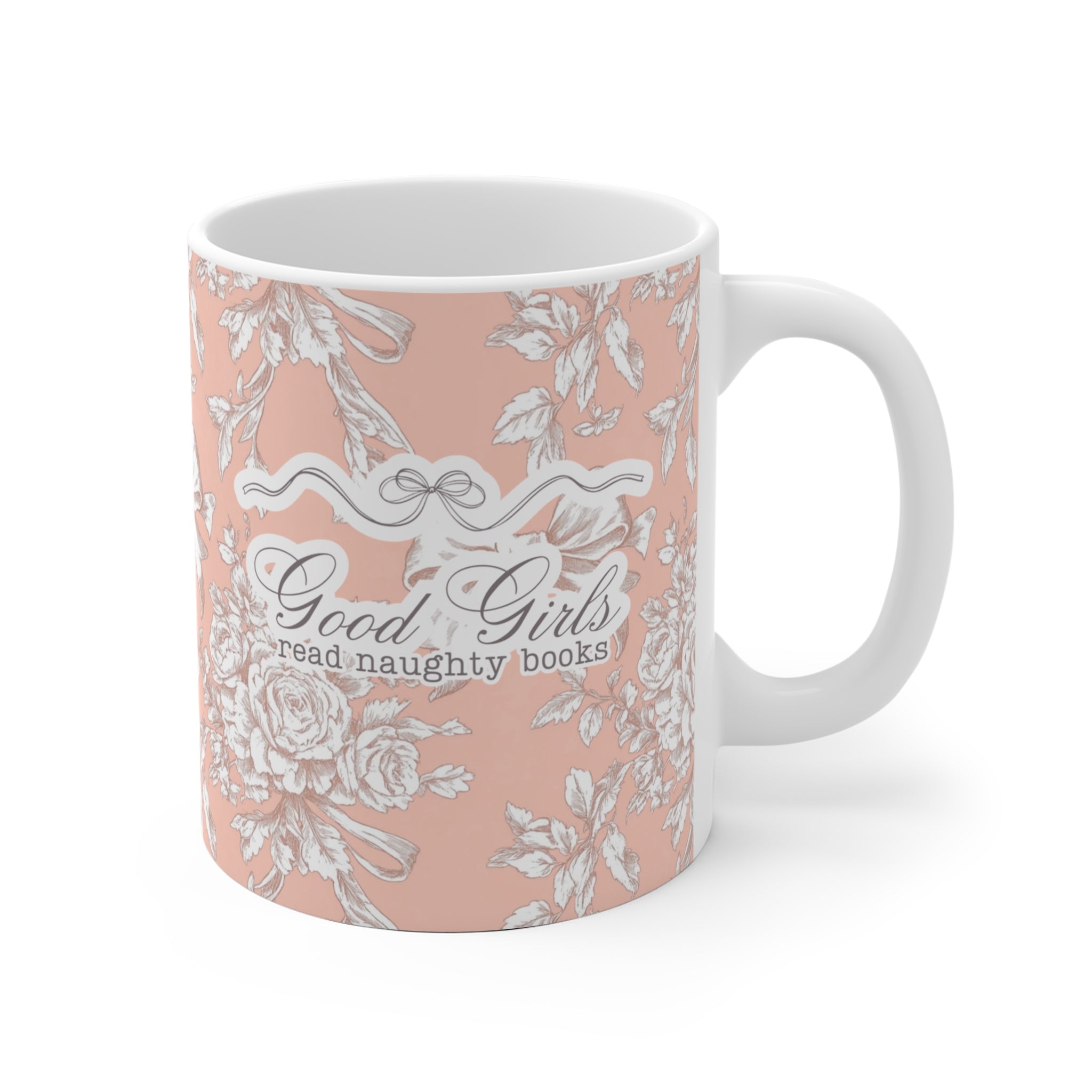 Ästhetische Keramiktasse in zartem Pfirsichton mit floraler Vintage-Optik und der Aufschrift „Good Girls read naughty books“ – perfektes Geschenk für BookTok-Fans, Romance-Reader und Smut-Liebhaberinnen.