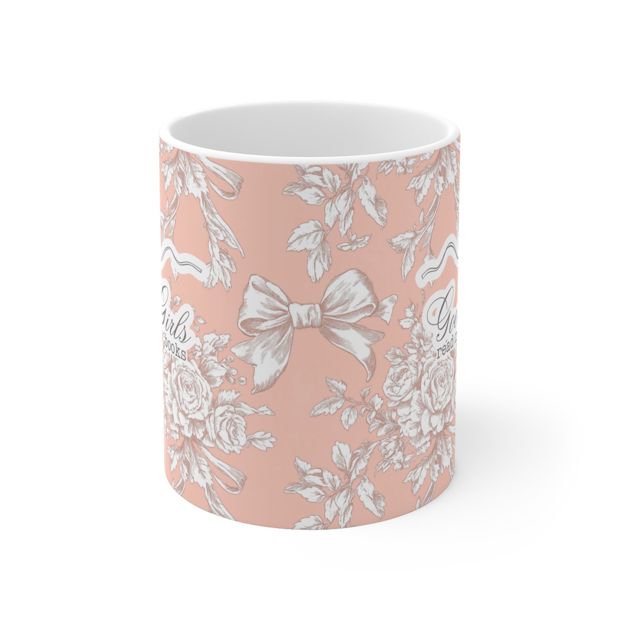 Ästhetische Keramiktasse in zartem Pfirsichton mit floraler Vintage-Optik und der Aufschrift „Good Girls read naughty books“ – perfektes Geschenk für BookTok-Fans, Romance-Reader und Smut-Liebhaberinnen.