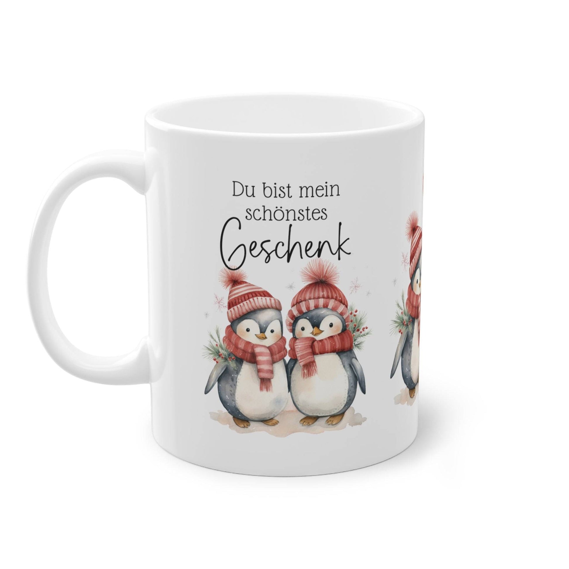 Feier die Liebe in der festlichen Jahreszeit mit unserer einzigartigen Pärchen-Weihnachtstasse, die mit dem zauberhaften Text Du bist mein schönstes Geschenk verziert ist. Diese Tasse ist nicht nur ein romantischer Begleiter für gemütliche Momente zu zweit, sondern auch das ideale Geschenk für deinen Partner / deine Partnerin.