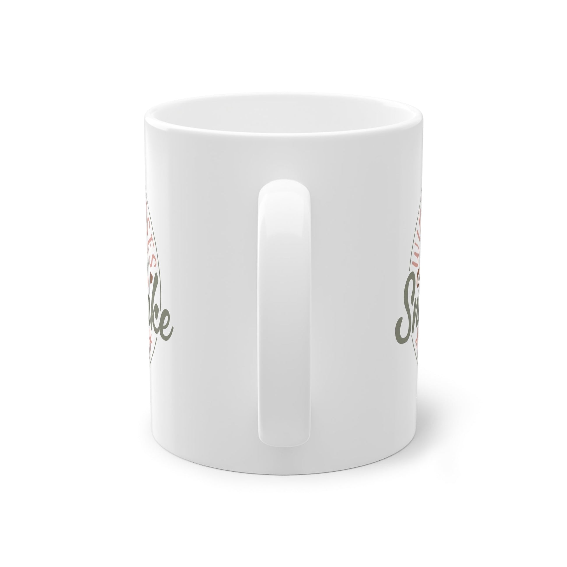 Entdecke unsere exklusive Tasse für Lieblingsmenschen mit dem bezaubernden Schriftzug "Winter Kisses and Snowflake Wishes". Ein zuckersüsses Geschenk zu Weihnachten