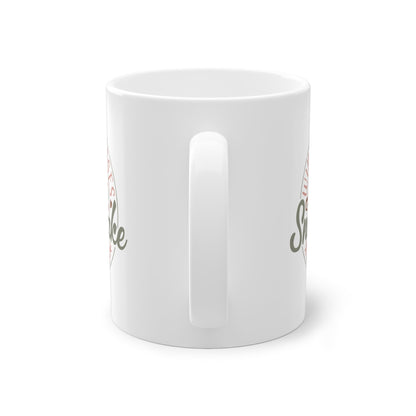 Entdecke unsere exklusive Tasse für Lieblingsmenschen mit dem bezaubernden Schriftzug "Winter Kisses and Snowflake Wishes". Ein zuckersüsses Geschenk zu Weihnachten
