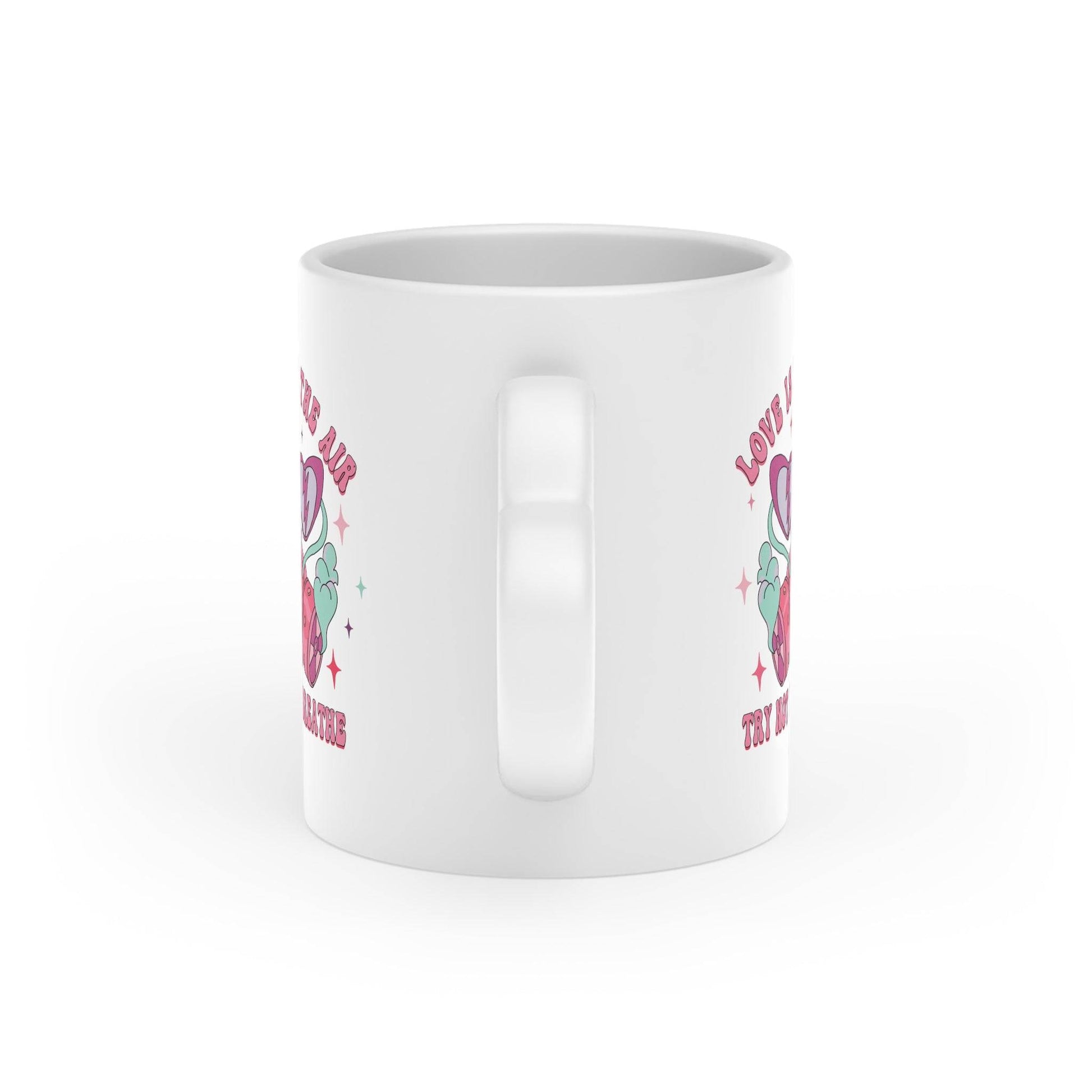 Trete dem 'Anti-Valentine's Club' bei und zeige deine rebellische Seite mit unserer Anti Valentinstag Tasse mit Herzgriff. Mit witzigen Print und Spruch.