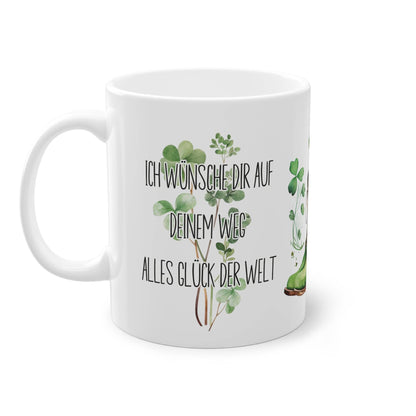 Geschenk zum Schulabschluss. Tasse verziert mit zarten Kleeblättern und dem herzlichen Text: "Ich wünsche dir auf deinem Weg alles Glück der Welt". Shoppe jetzt!