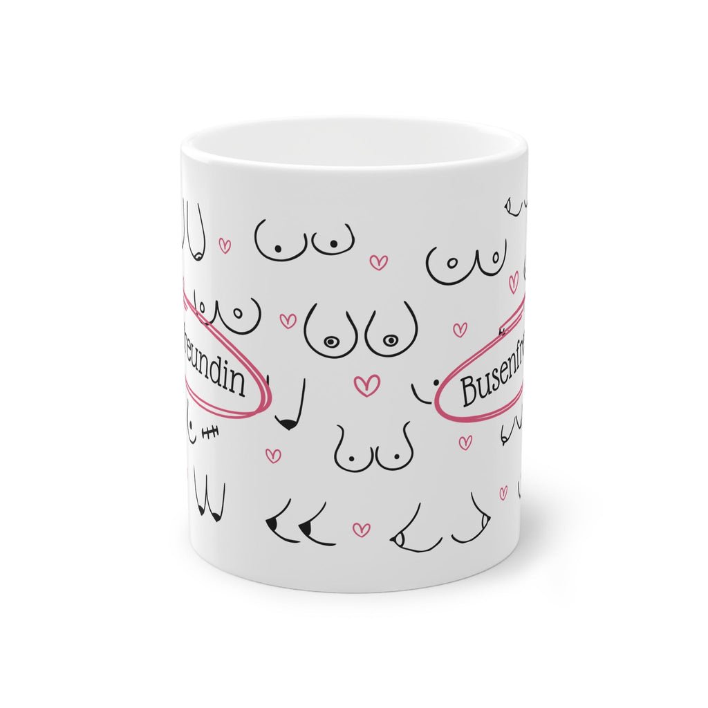 Begib dich auf eine humorvolle Reise mit unserer Busenfreundin Tasse, die mit einem verspielten Brustmotiv und dem witzigen Text "Busenfreundin" verziert ist. 
