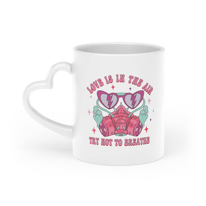 Trete dem 'Anti-Valentine's Club' bei und zeige deine rebellische Seite mit unserer Anti Valentinstag Tasse mit Herzgriff. Mit witzigen Print und Spruch.