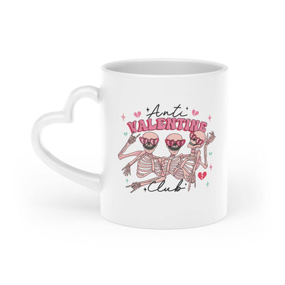 Trete dem 'Anti-Valentine's Club' bei und zeige deine rebellische Seite mit unserer Anti Valentinstag Tasse mit Herzgriff. Mit witzigen Print und Spruch.